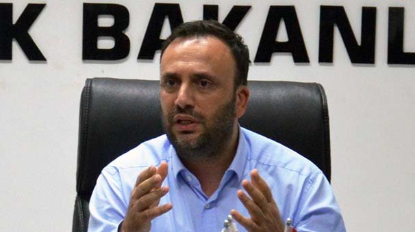 KKTC'li bakan sosyal medyadan tepki gösterdi: Sen evlat bile olamadın