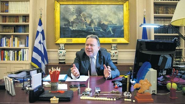 ‘Komşu’ Dışişleri Bakanı’ndan sıcak mesajlar