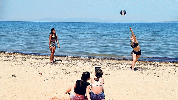 Komşu plajları kontrollü açıyor