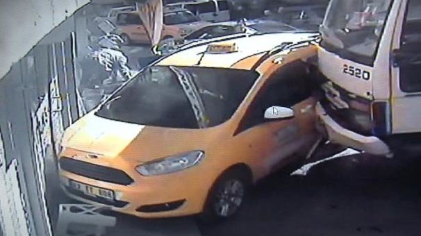 Konya'da korku dolu anlar! Taksi durağında oturdukları sırada...