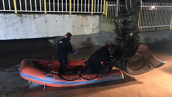 Korku dolu anlar! Ekipler birinin olup olmadığını araştırıyor...