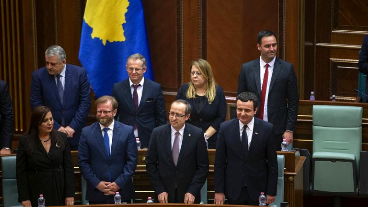 Kosova'da koalisyon hükümeti, yaklaşık 4 ay sonra güvenoyu aldı
