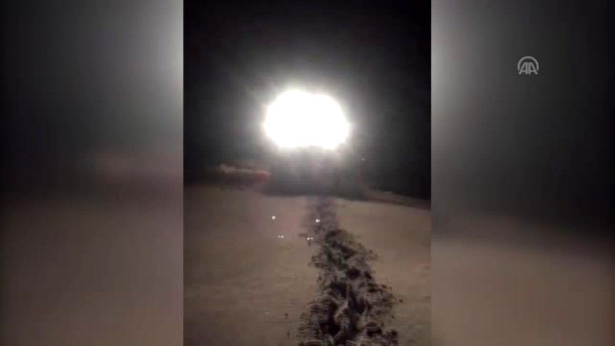 Köyde rahatsızlanan iki kardeşin yardımına karla mücadele ekipleri yetişti