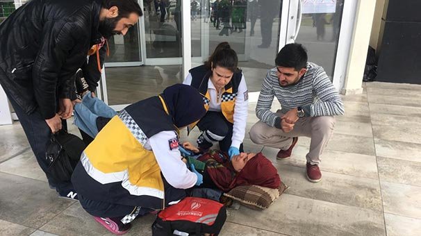 KPSS sınavına saniyelerle giremeyen adaylar gözyaşlarına boğuldu