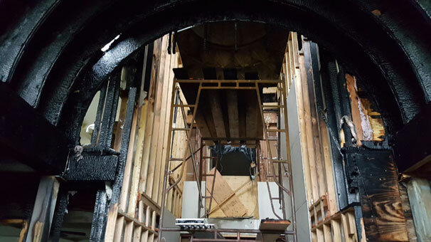 Kundaklanan cami için kenetlendiler