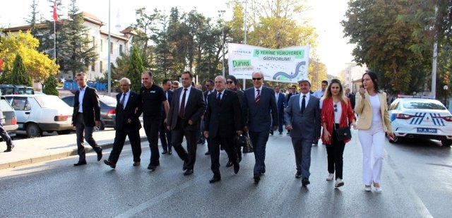 Kurum müdürleri iş yerlerine yürüyerek gitti