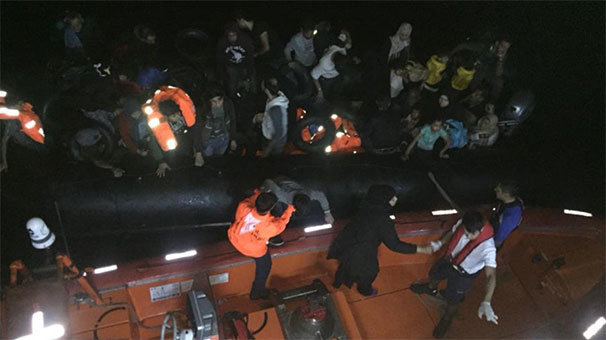 Kuşadası'nda 22’si çocuk 46 kaçak göçmen yakalandı