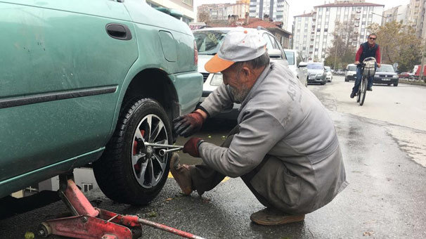 Lastikçilerde kış lastiği yoğunluğu