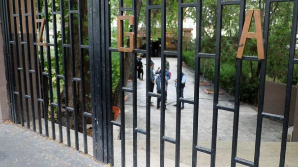 Lise bahçesi kan gölüne döndü