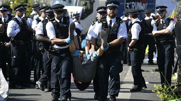 Londra'da ortalık karıştı! 750'den fazla kişi gözaltında