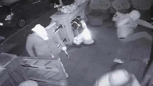 Londra'da PKK yandaşları Türk derneğine saldırdı