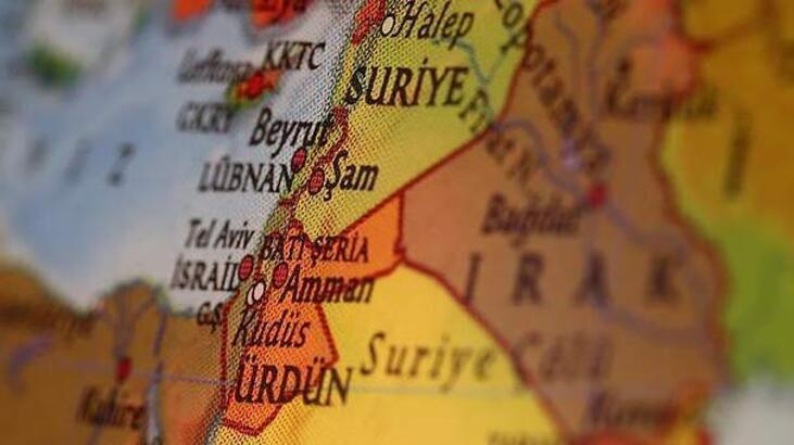 Lübnan'da eğitim uçağı düştü