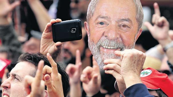 Lula adaylıktan çekildi