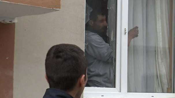 Madde bağımlısı anne ve babasını bıçakla rehin aldı