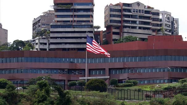 Maduro, 72 saat süre vermişti! Ülkeden ayrıldılar