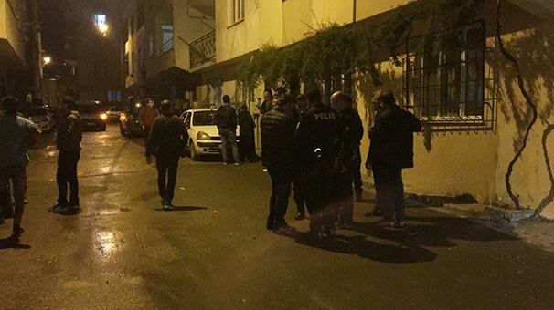 Mahallede ortalık bir anda karıştı! Otomobilden aldığı...