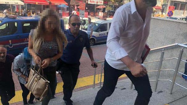 Mahalleli eve çok sayıda kişinin girip çıkmasından şüphelenince...