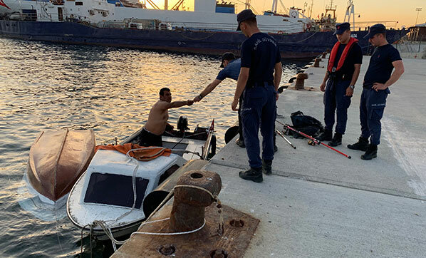 Maltepe açıklarında kayık battı