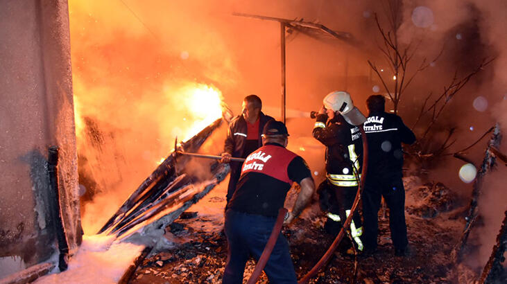 Marmaris'te gece yarısı korkutan yangın! Apartman boşaltıldı