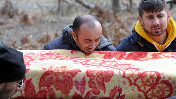 'Mavi balina' kurbanı olduğu iddia edilen Burak, gözyaşlarıyla uğurlandı