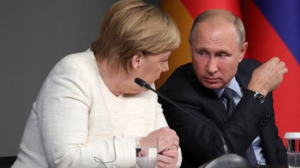 Merkel ve Putin telefonda görüştü