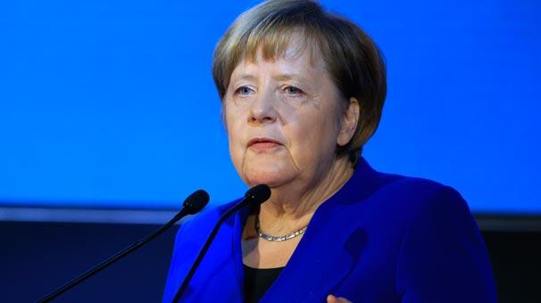 Merkel'den ırkçılık itirafı: Maalesef Almanya'da da var