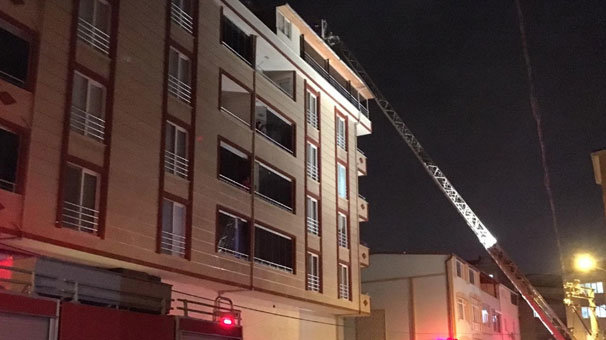 Meteoroloji uyarmıştı! Şiddetli rüzgar çatıları uçurdu