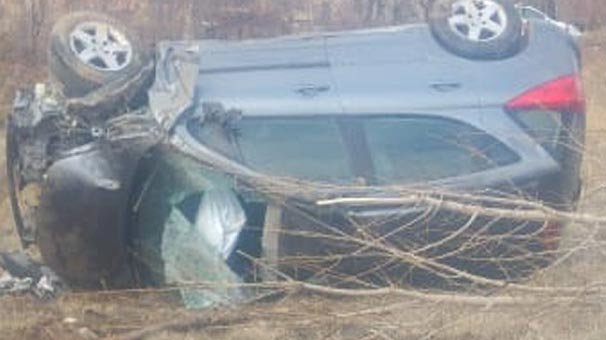 Metrelerce takla atan otomobilden yaralı olarak kurtuldu