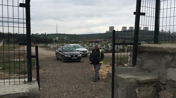 Mezarlık girişinde 'pes' dedirten görüntü