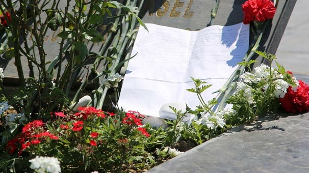 Mezarlıkta herkes bu mektubu okuyor!