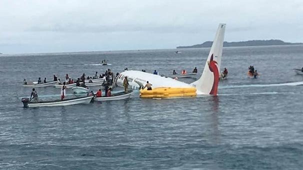 Mikronezya'da denize indirilen uçaktaki kayıp yolcunun cesedi bulundu