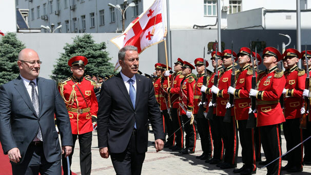 Milli Savunma Bakanı Akar Gürcistan'da