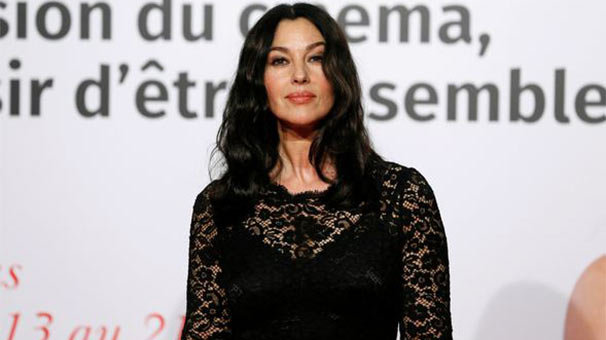 Monica Bellucci tüm bakışları üzerinde topladı