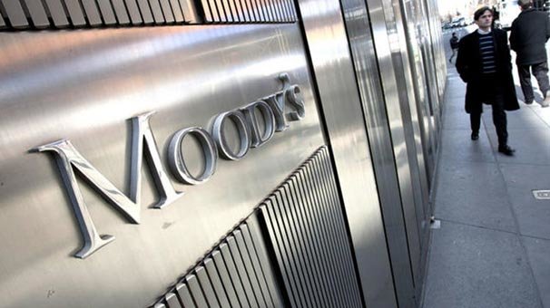 Moody's İtalya'nın kredi notunu düşürdü