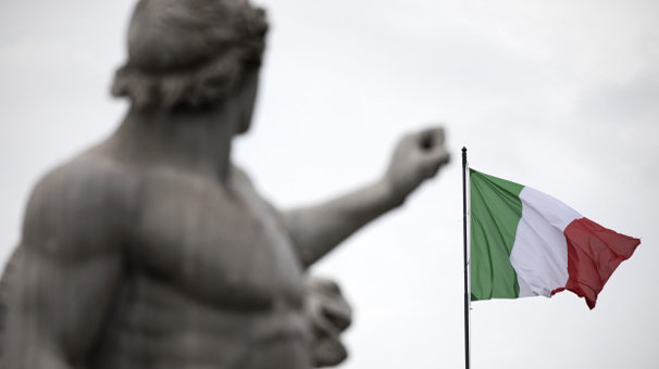 Moody's İtalya'nın notunu düşürdü