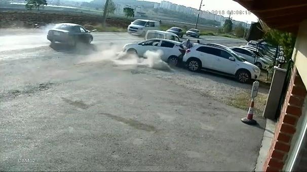 Müdür okulun önünde dehşeti yaşadı