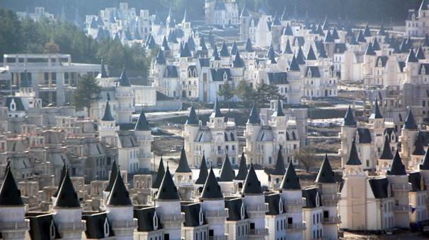 Mudurnu'daki şato tipi konutların inşaat ve satışına devam izni