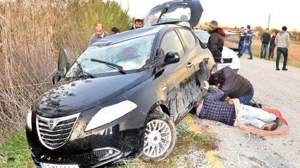 Muğla'da otomobil kanala düştü