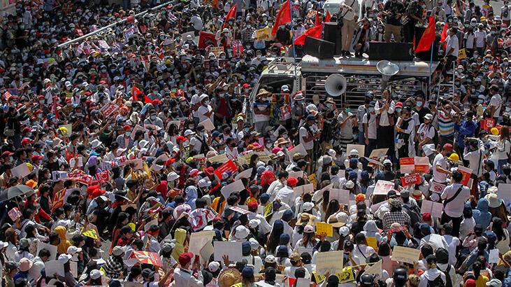 Myanmar'da protestoculara karşı asker sayısı artırıldı