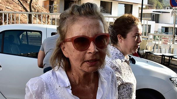Nazlı Ilıcak'a Cumhurbaşkanına hakaretten 1 yıl 2 ay hapis