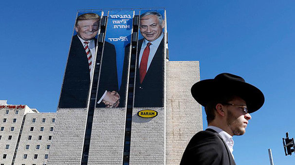 Netanyahu'nun partisinin seçim afişinde Trump fotoğrafı