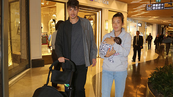 Neustadter ailesi alışveriş turunda