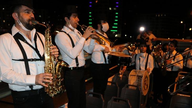 Niğde'de vatandaşlar bando takımı ile sahura kalktı