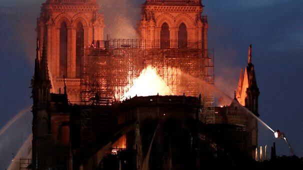 Notre Dame Katedrali için dünya ayaklandı! İşte o mesajlar...