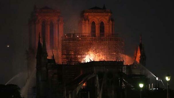 Notre Dame Katedrali'nin yeniden inşası için yasa tasarısı