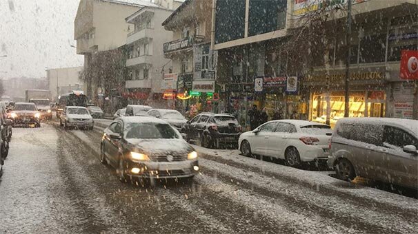 O ilimizde nisan ayında lapa lapa kar yağdı