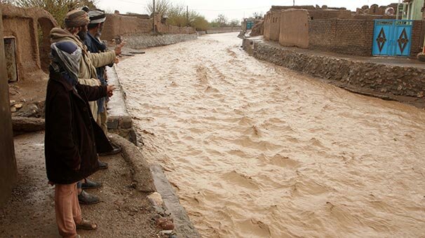 O ülke felaketi yaşıyor! 15 kişi hayatını kaybetti