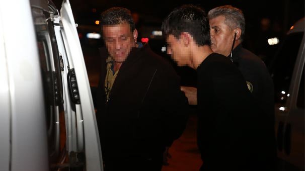 Oğlunu gözaltına alan polislerin üzerine aracını sürdü