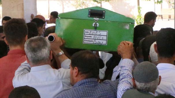 Oğlunu uyurken, eşini yemek yaparken öldürmüş