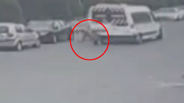 Öğrenci dolu okul servisi yayayı ezdi